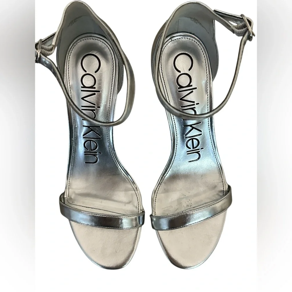 Calvin Klein Silver dressy open toe pump. Size: 9 - Picture 5 of 7
